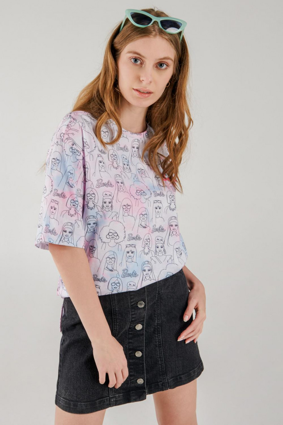 Camiseta tie dye, con tela estampada de Barbie
