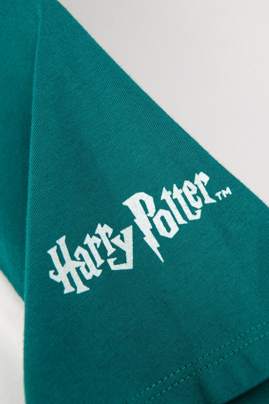 Camiseta manga ranglan corta estampado de Harry Potter.