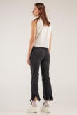 Jean cropped negro tiro alto con deshilado en botas