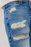 Bermuda en jean azul claro con rotos y doblez en mangas
