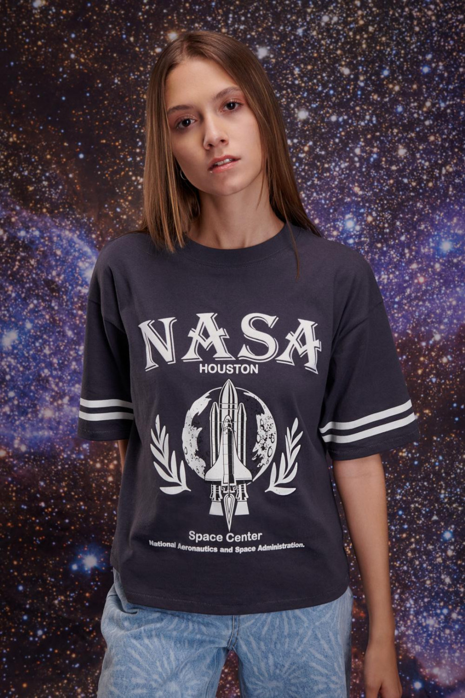 Camiseta manga corta, para mujer, estampado en frente y mangas de NASA,
