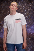 Camiseta crema clara con estampados de NASA y cuello redondo
