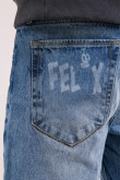 Bermuda azul claro en jean con diseños láser de Félix el Gato