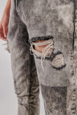 Jean skinny gris oscuro con rotos y detalles en láser