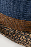 Sombrero tejido azul intenso con ala corta en contraste