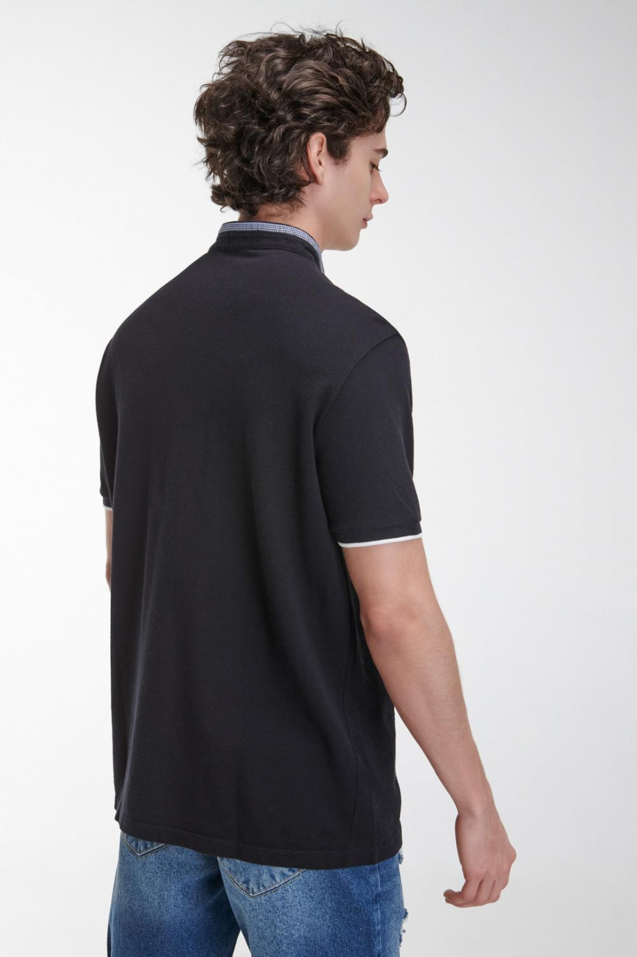 Camiseta Polo unicolor con cuello neru y puños tejidos