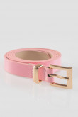 Cinturón sintético rosado claro con hebilla metálica cuadrada