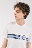 Camiseta crema claro manga corta con bolsillo y diseño de franjas
