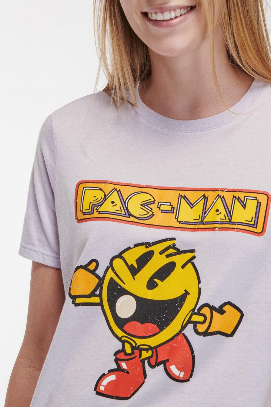 Camiseta, manga corta, estampada en frente y manga de Pacman.