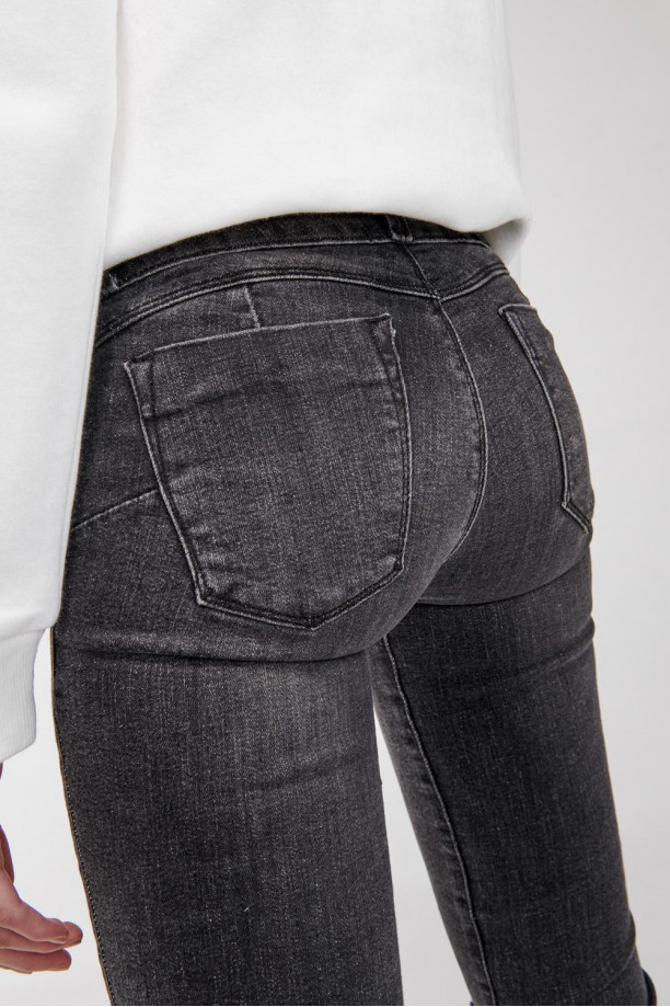 Jeans snt gris gravillado 🤍 Push up tiro alto tallaje normal 36