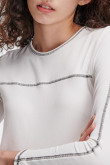 Camiseta unicolor manga larga con detalles de costuras