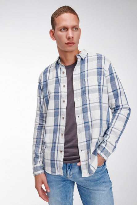 Camisa manga larga azul claro a cuadros con bolsillo en frente