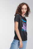 Camiseta negra con estampado de Jimi Hendrix y mangas cortas