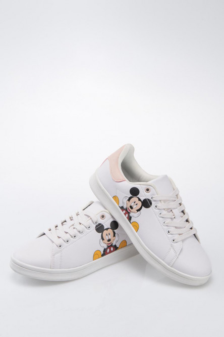 Tenis blancos urbanos con diseño de Mickey