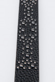 Cinturón sintético negro con hebilla cuadrada y esferas decorativas