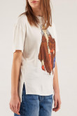 Camiseta femenina manga corta, estampada con telovit.