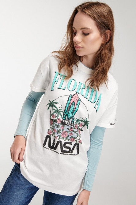 Camiseta manga corta crema con estampados de NASA
