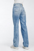 Jean azul claro 90´S con bota ancha, bolsillos y tiro alto