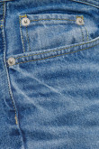 Jean azul 90´S con tiro bajo y roto con parche en rodilla