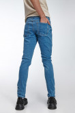 Jean súper skinny azul claro con botón en la cintura y tiro bajo