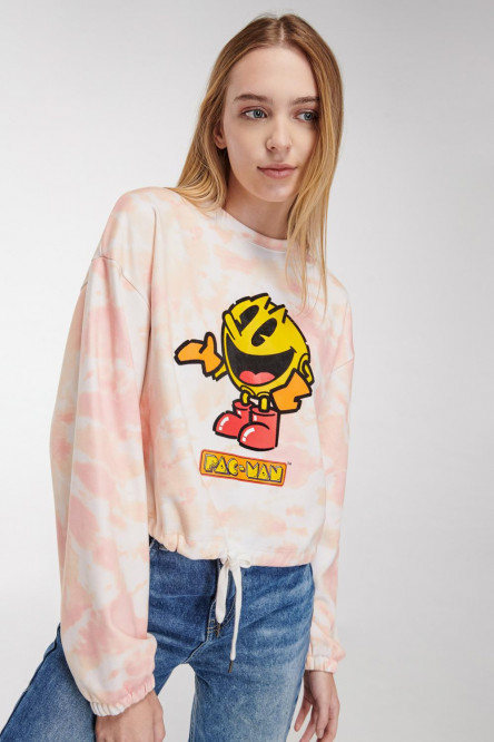 Buzo tie dye cuello redondo, con estampado en frente y manga de Pacman.