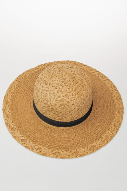 Sombrero con cinta decorativa