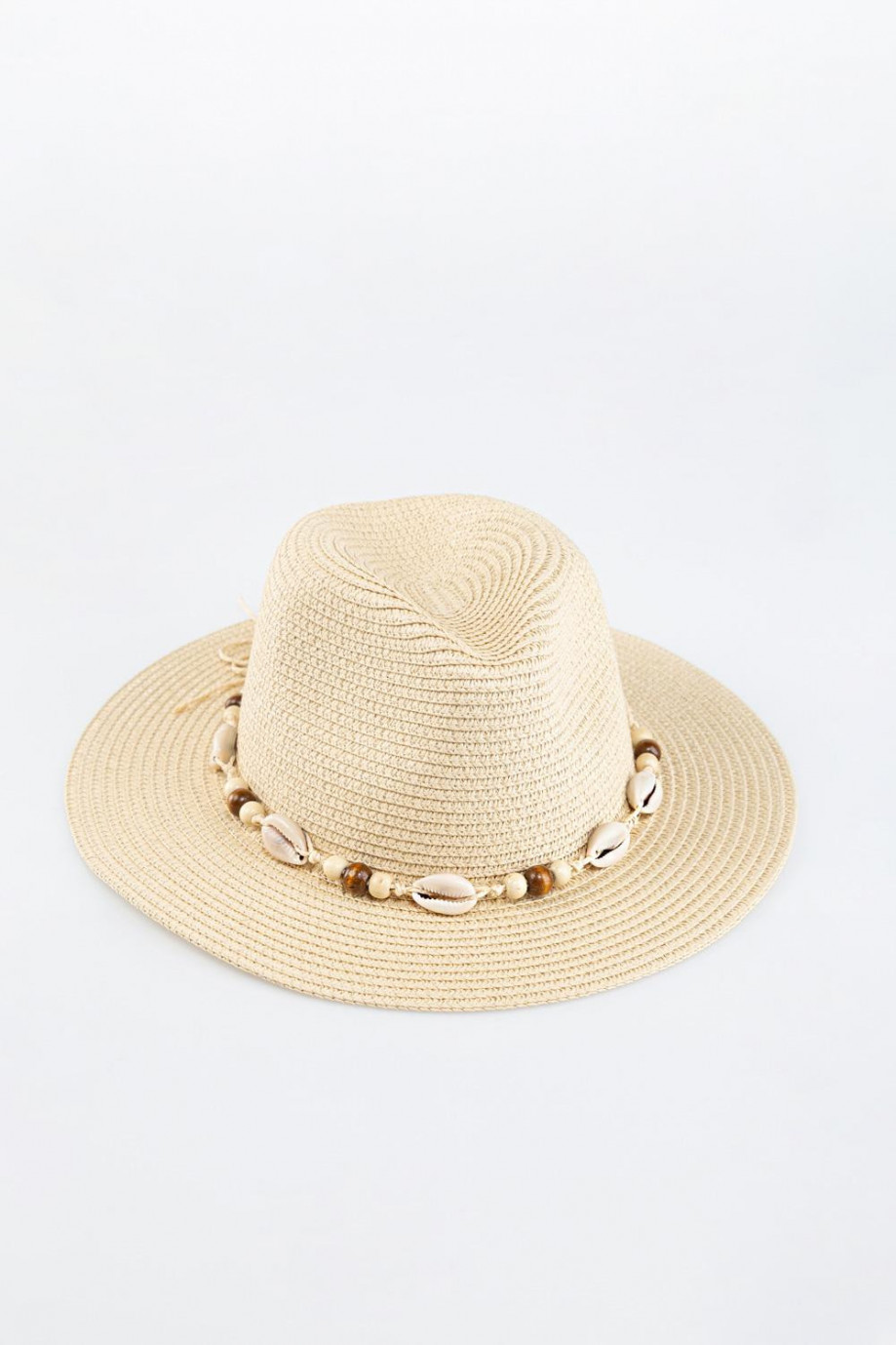 Sombrero con lazo decorativo