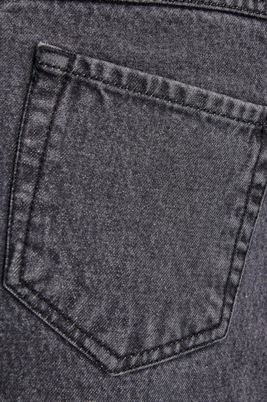 Jean 90´S tiro alto gris oscuro con botas anchas y 5 bolsillos