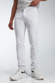 Jean blanco para hombre, un color esencial