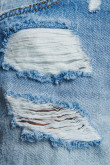 Short en jean azul medio con rotos y detalles desteñidos