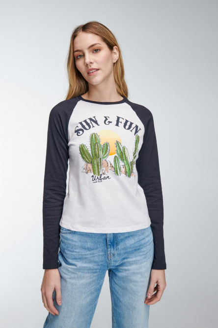 Camiseta blanca manga ranglan larga con estampado de cactus