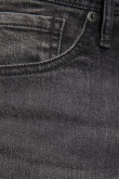Jean gris oscuro slim con costuras negras y desgastes