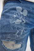 Jean skinny azul oscuro con rotos y diseños de Mickey and Friends