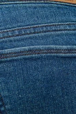 Jean slim azul intenso con bolsillos clásicos y tiro bajo