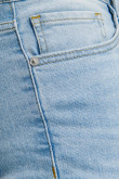Jean tiro bajo súper skinny azul con costuras en contraste