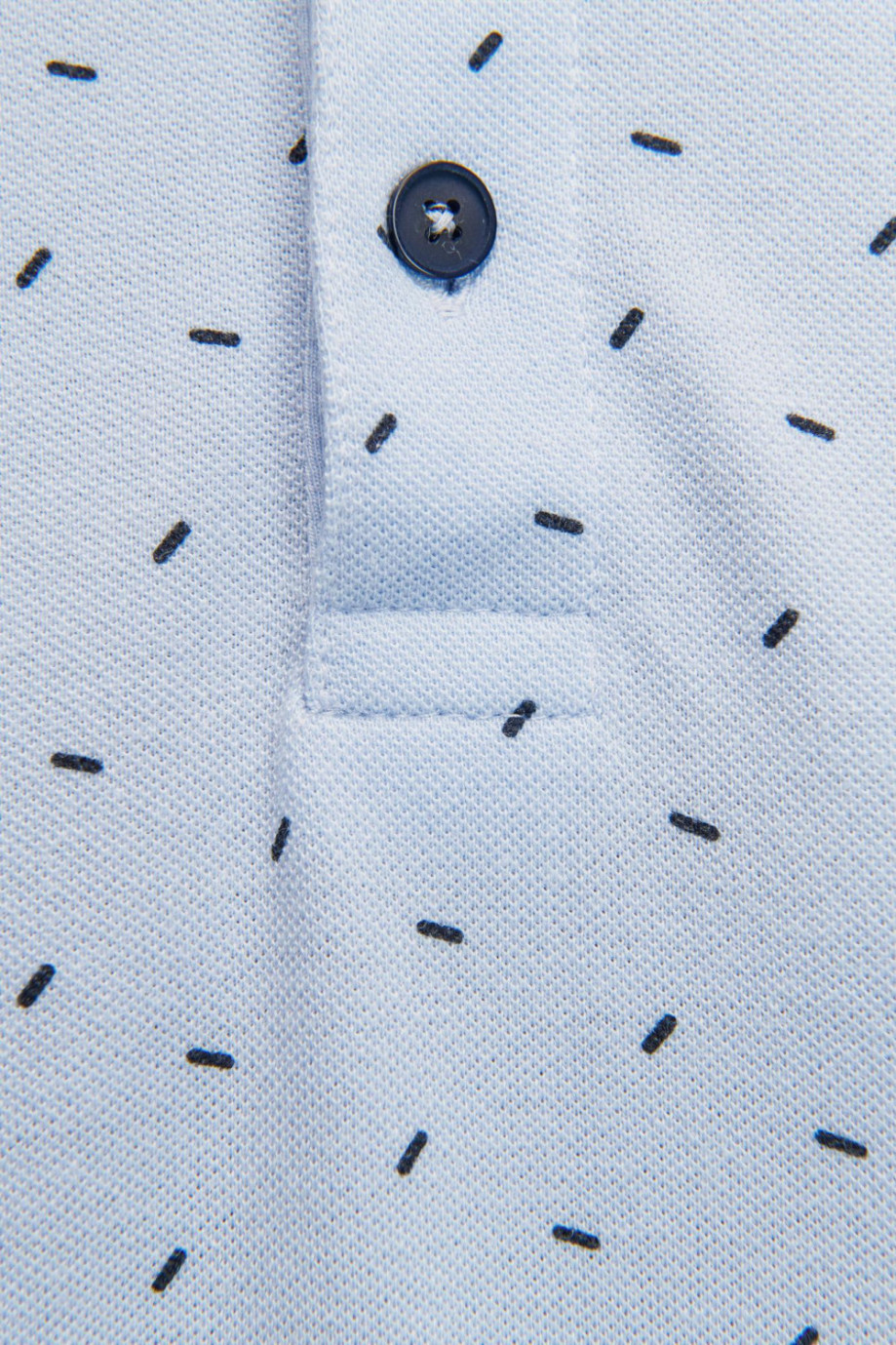 Camiseta Polo estampada con cuello y puños tejidos.