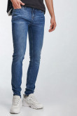 Jean azul tipo súper skinny con desgastes sutiles de color