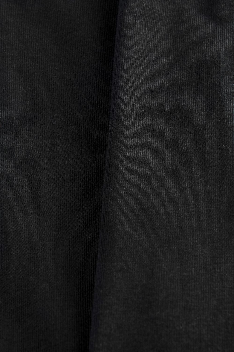 Bóxer negro tipo midway brief con costuras planas visibles en frente