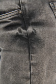 Jean flare gris oscuro con tiro alto, 5 bolsillos y bota ancha