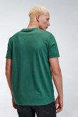 Camiseta cuello redondo verde medio con estampado en frente