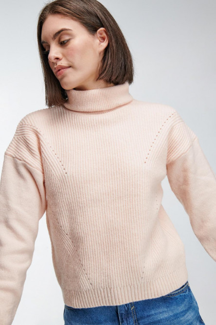 Suéter tejido unicolor con cuello alto y texturas