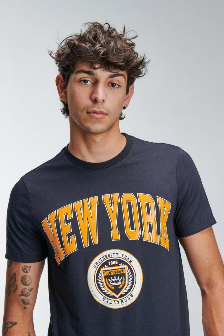 Camiseta manga corta azul intensa con estampado college de New York