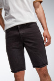 Bermuda slim negra en jean con tiro bajo y botón en la cintura
