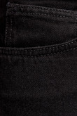 Bermuda slim negra en jean con tiro bajo y botón en la cintura