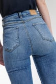 Jean jegging azul claro tiro súper alto con ajuste ceñido