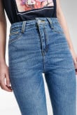 Jean jegging azul claro tiro súper alto con ajuste ceñido