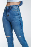 Jean jegging azul medio tiro súper alto con rotos en frente