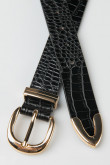 Cinturón texturizado negro con puntera, hebilla y pasador dorados