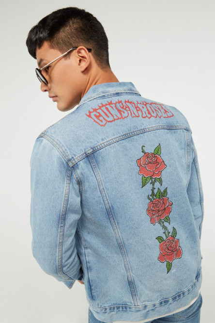 Chaqueta azul claro en jean con estampado de Guns N´ Roses