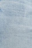 Jean carrot azul claro tiro bajo con detalles en láser